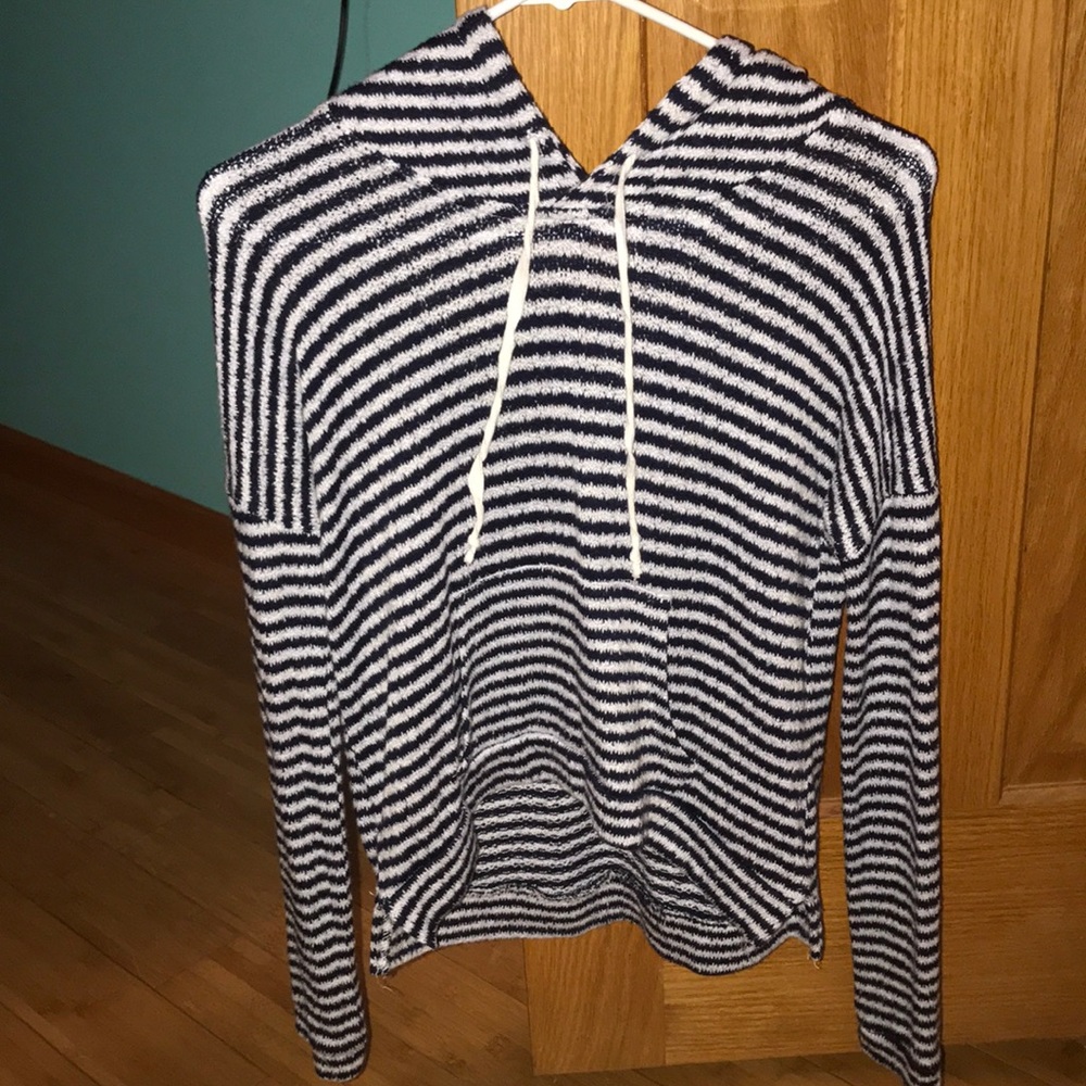 Sweatshirt/ sweater